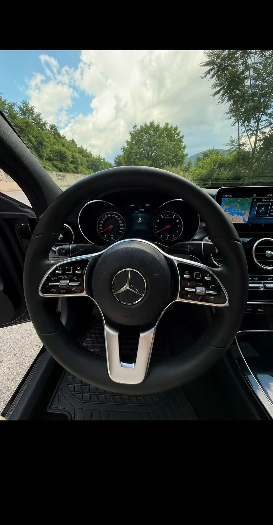 Mercedes-Benz C 300 * AMG PACK * 4MATIC * 2xPANO * 9G-TRONIC, снимка 13 - Автомобили и джипове - 54838007