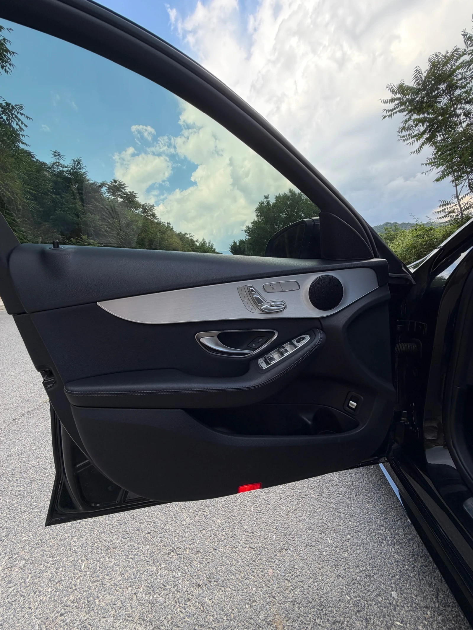 Mercedes-Benz C 300 * AMG PACK * 4MATIC * 2xPANO * 9G-TRONIC, снимка 11 - Автомобили и джипове - 54838007