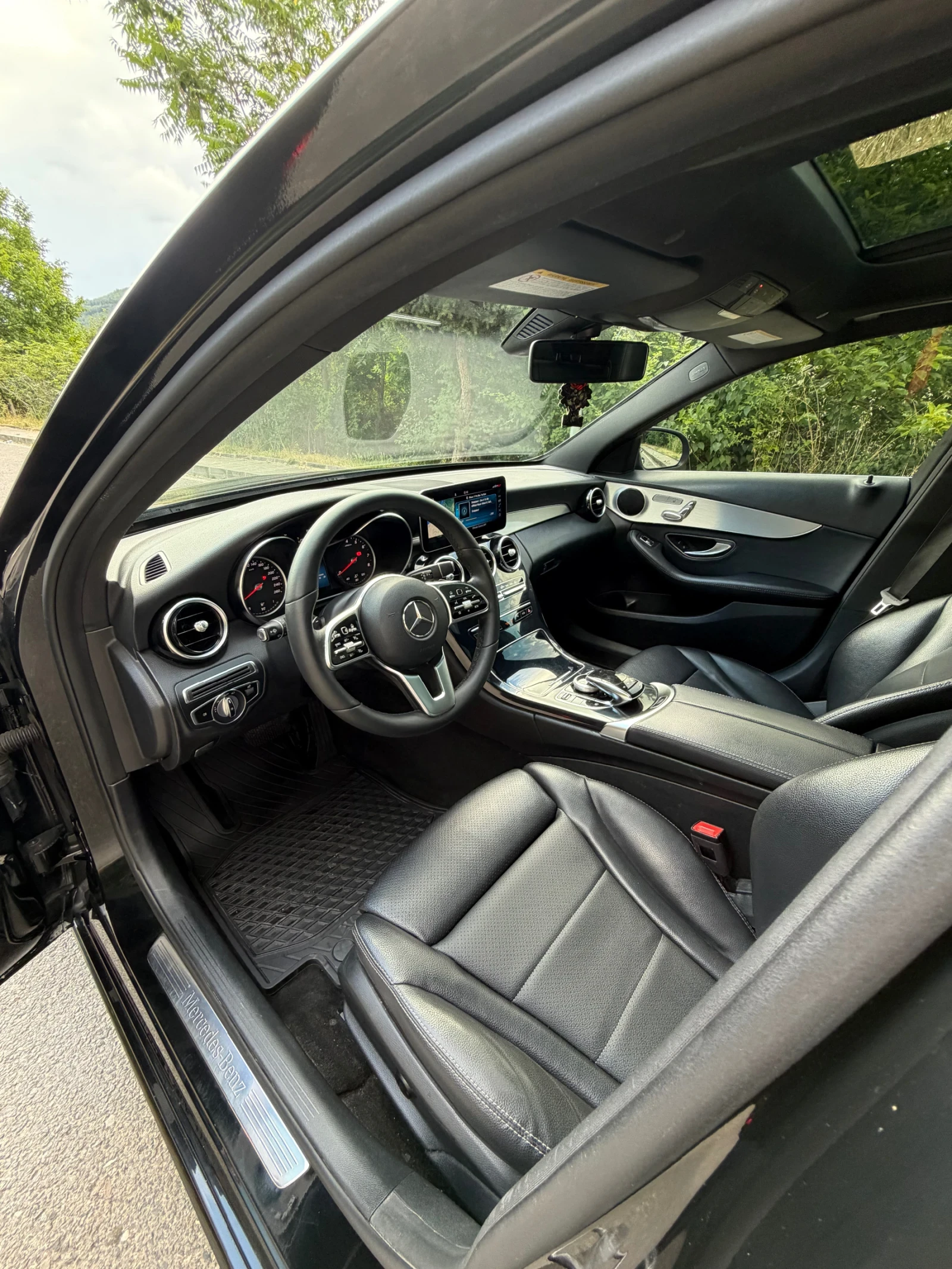 Mercedes-Benz C 300 * AMG PACK * 4MATIC * 2xPANO * 9G-TRONIC, снимка 7 - Автомобили и джипове - 54838007