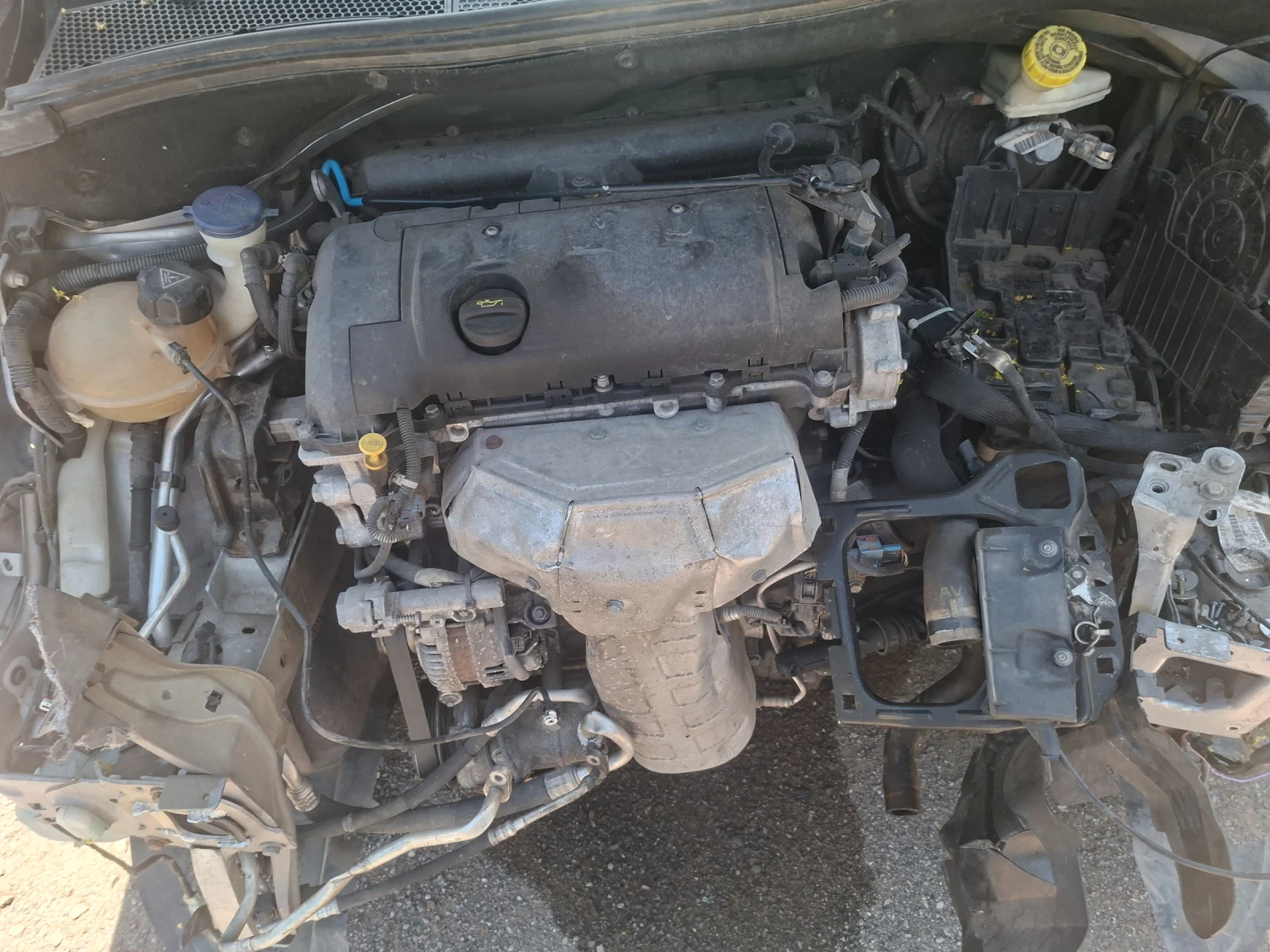 Peugeot 2008 1.6 бензин, снимка 5 - Автомобили и джипове - 55291174