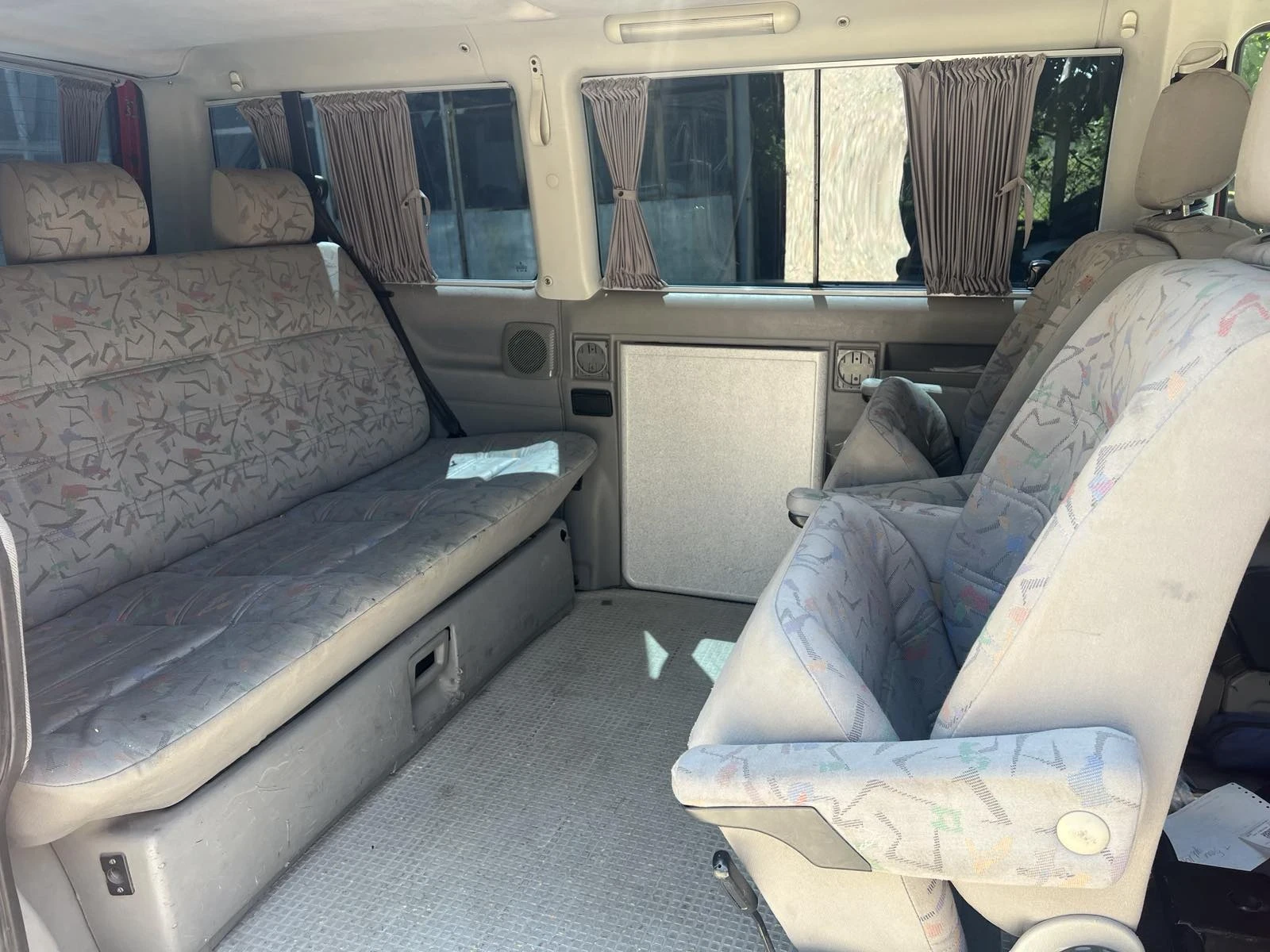 VW Multivan 2.5TDI -102 , снимка 15 - Автомобили и джипове - 55354293