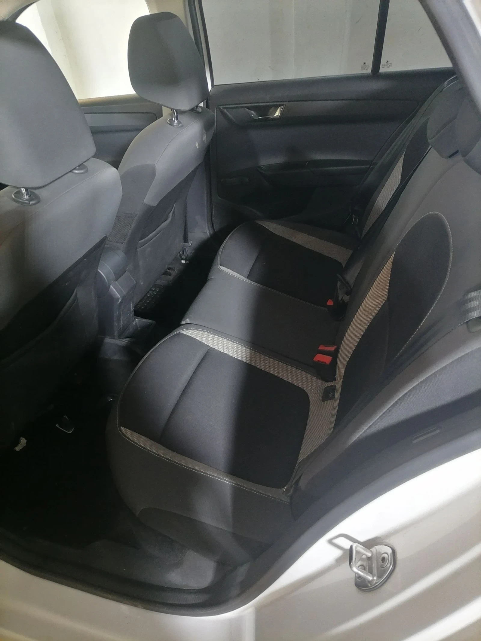 Skoda Fabia 1.4 TDI Fabia 3, снимка 9 - Автомобили и джипове - 55451048