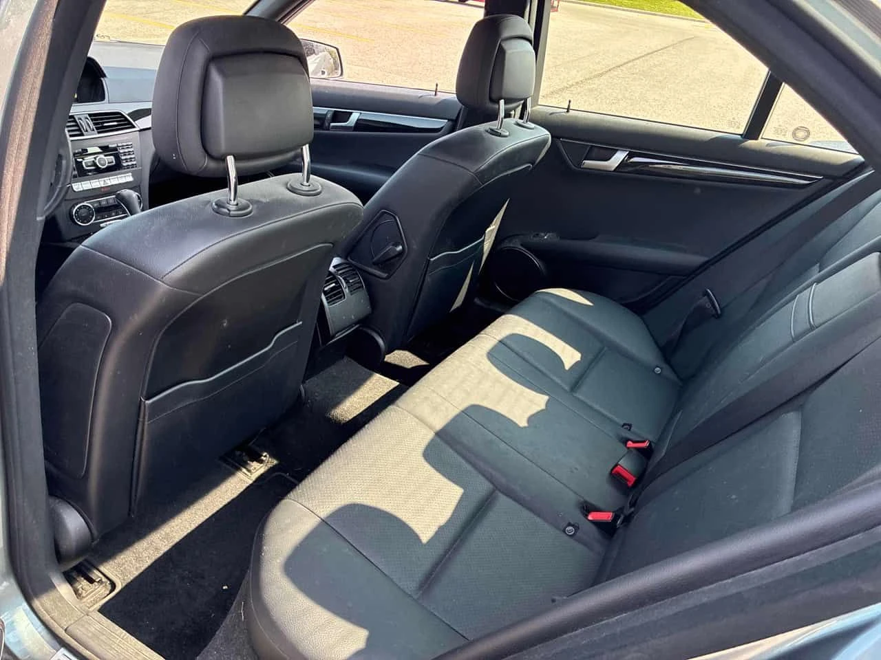 Mercedes-Benz C 300 * ЛИЦЕНЗИРАН ДИЛЪР * CARFAX, снимка 13 - Автомобили и джипове - 55648279