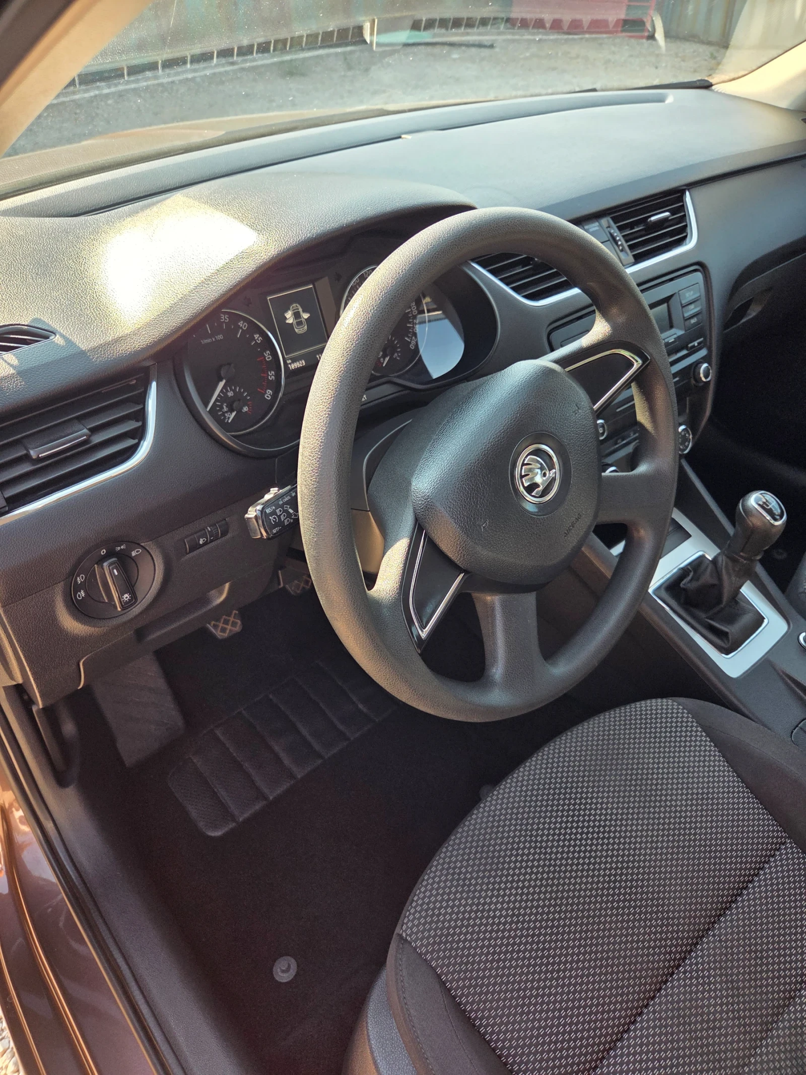 Skoda Octavia 1.6tdi, снимка 5 - Автомобили и джипове - 55738281