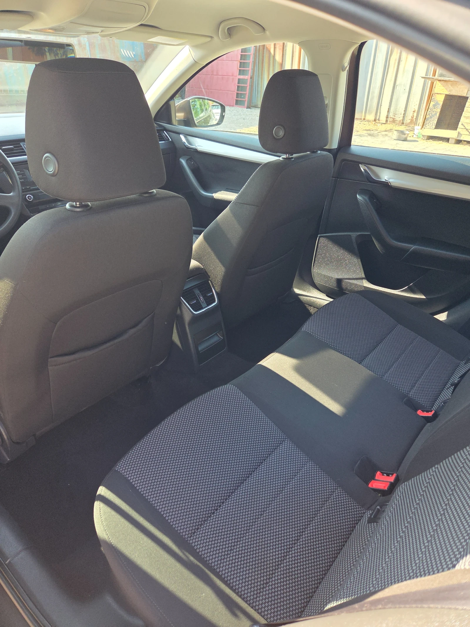 Skoda Octavia 1.6tdi, снимка 8 - Автомобили и джипове - 55738281