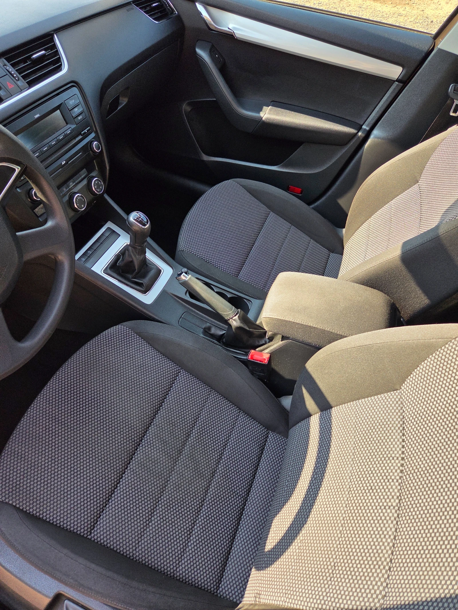 Skoda Octavia 1.6tdi, снимка 6 - Автомобили и джипове - 55738281