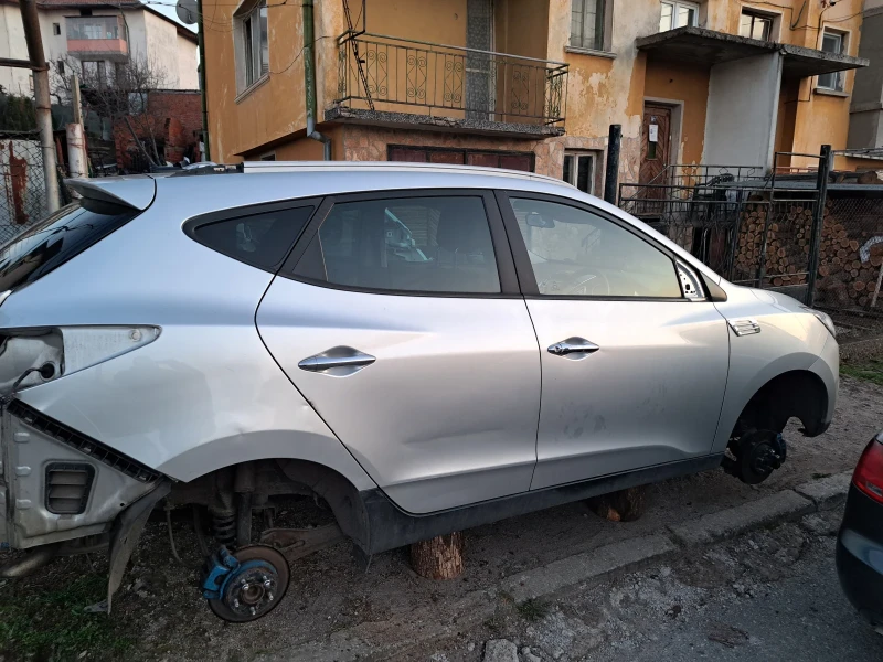 Hyundai IX35 1.7, снимка 2 - Автомобили и джипове - 47622513