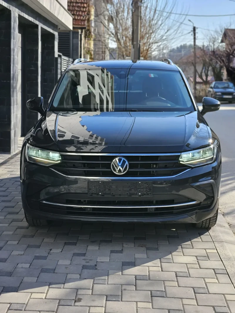 VW Tiguan 2.0TDI 115000км Дигитал KEYLESS Дистроник Ел.Багаж, снимка 2 - Автомобили и джипове - 49363198