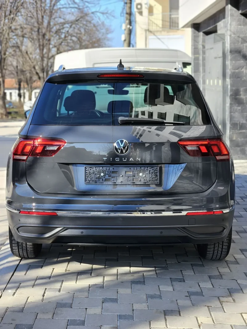 VW Tiguan 2.0TDI 115000км Дигитал KEYLESS Дистроник Ел.Багаж, снимка 4 - Автомобили и джипове - 49363198