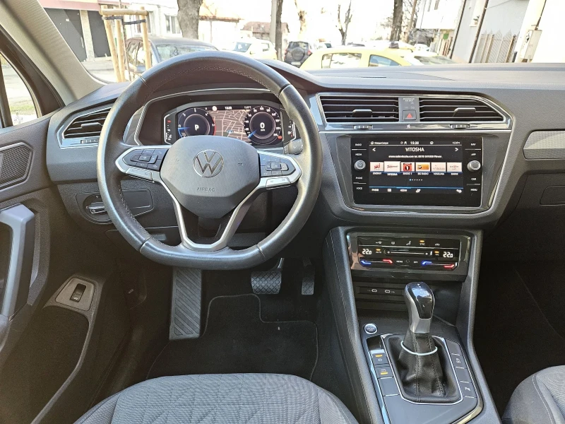 VW Tiguan 2.0TDI 115000км Дигитал KEYLESS Дистроник Ел.Багаж, снимка 11 - Автомобили и джипове - 49363198