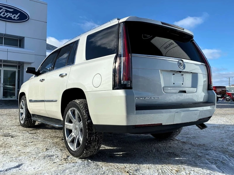 Cadillac Escalade * Premium * CARFAX * ЦЕНА ДО БГ, снимка 4 - Автомобили и джипове - 53471128