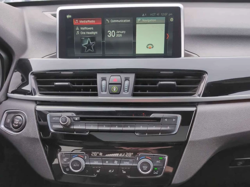 BMW X1 xDrive28i X Line | PANO | HUD | 2 КЛЮЧА | CARFAX, снимка 10 - Автомобили и джипове - 53568116