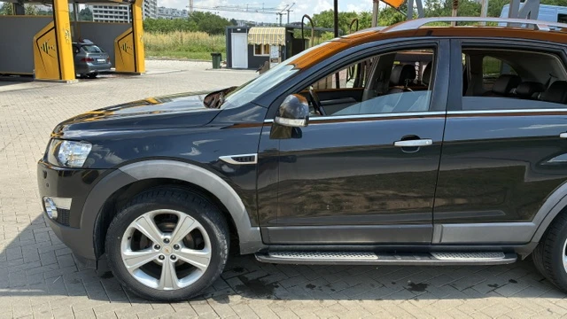 Chevrolet Captiva, снимка 2 - Автомобили и джипове - 56075155