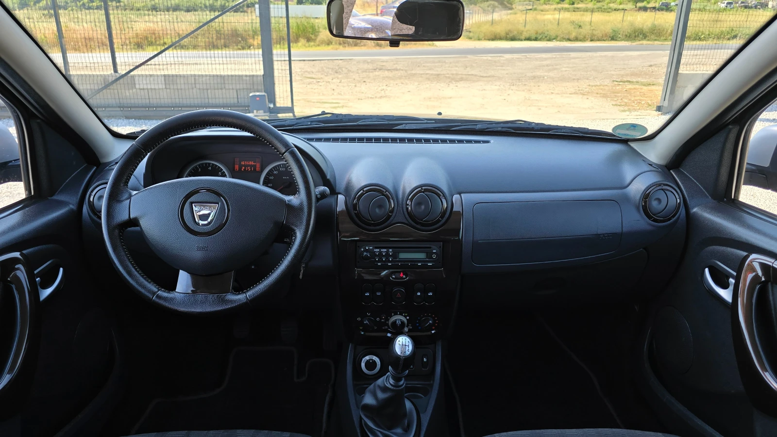 Dacia Duster 1.6 * 4x4*  - изображение 10