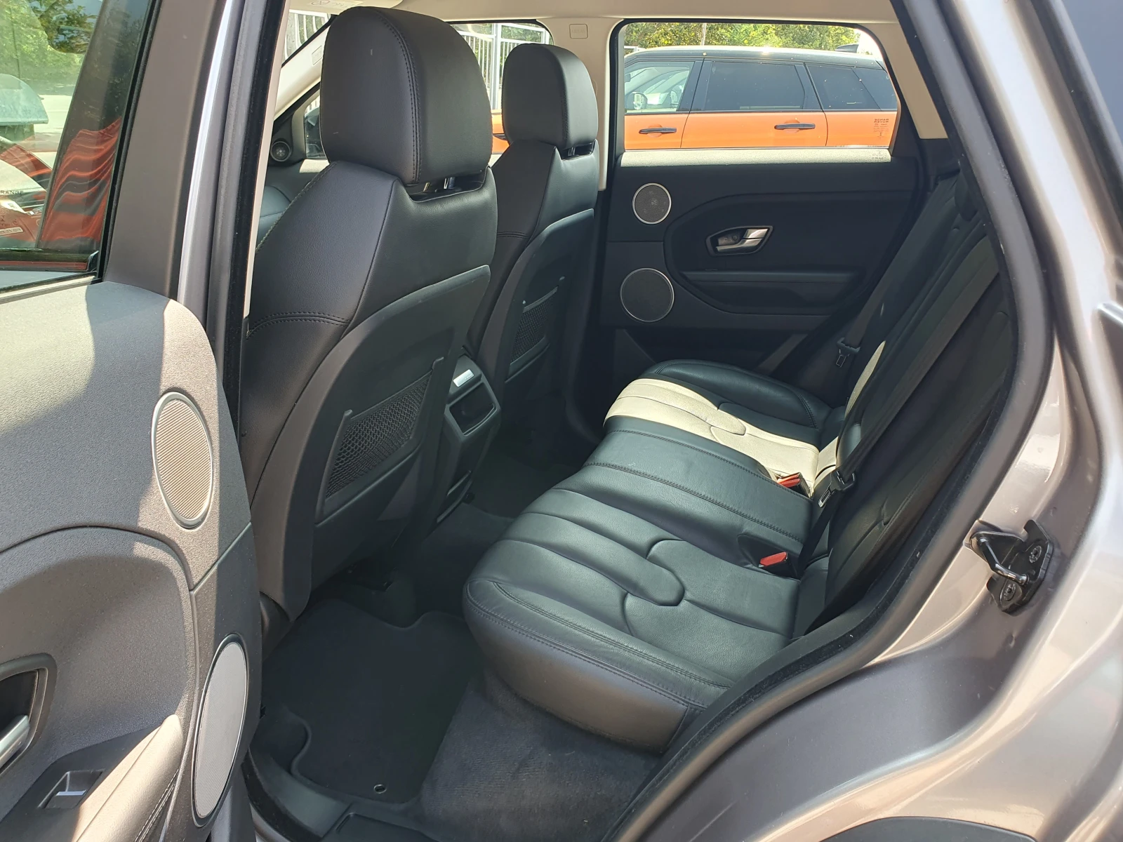 Land Rover Evoque 2.2/150ks, снимка 11 - Автомобили и джипове - 54005815