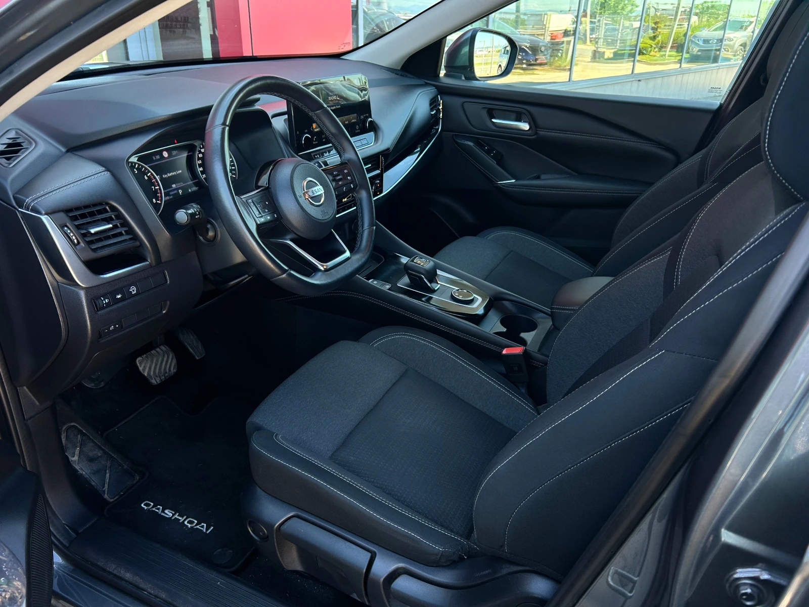 Nissan Qashqai 1.3 N-Connecta A/T, снимка 4 - Автомобили и джипове - 54552598