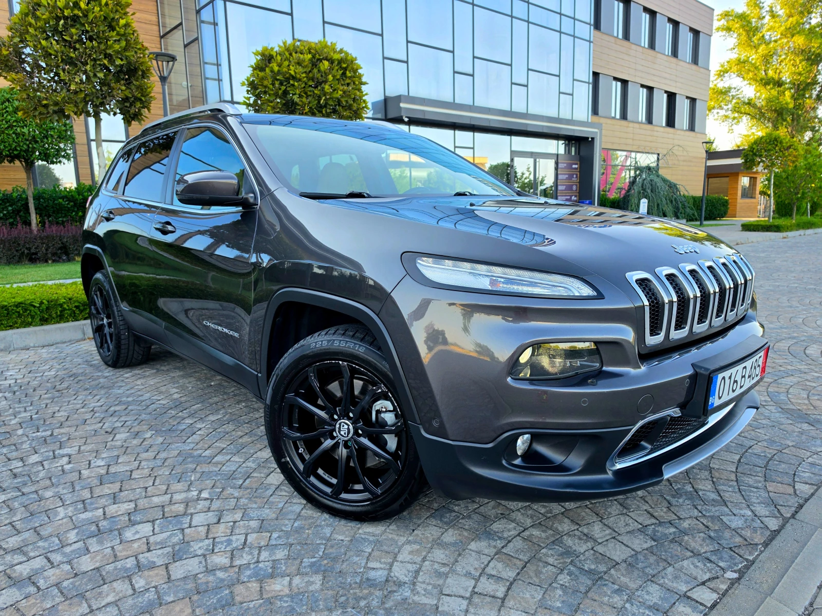 Jeep Cherokee 2.2LIMITED* 4WD* 200KC* TOP* , снимка 3 - Автомобили и джипове - 55492422