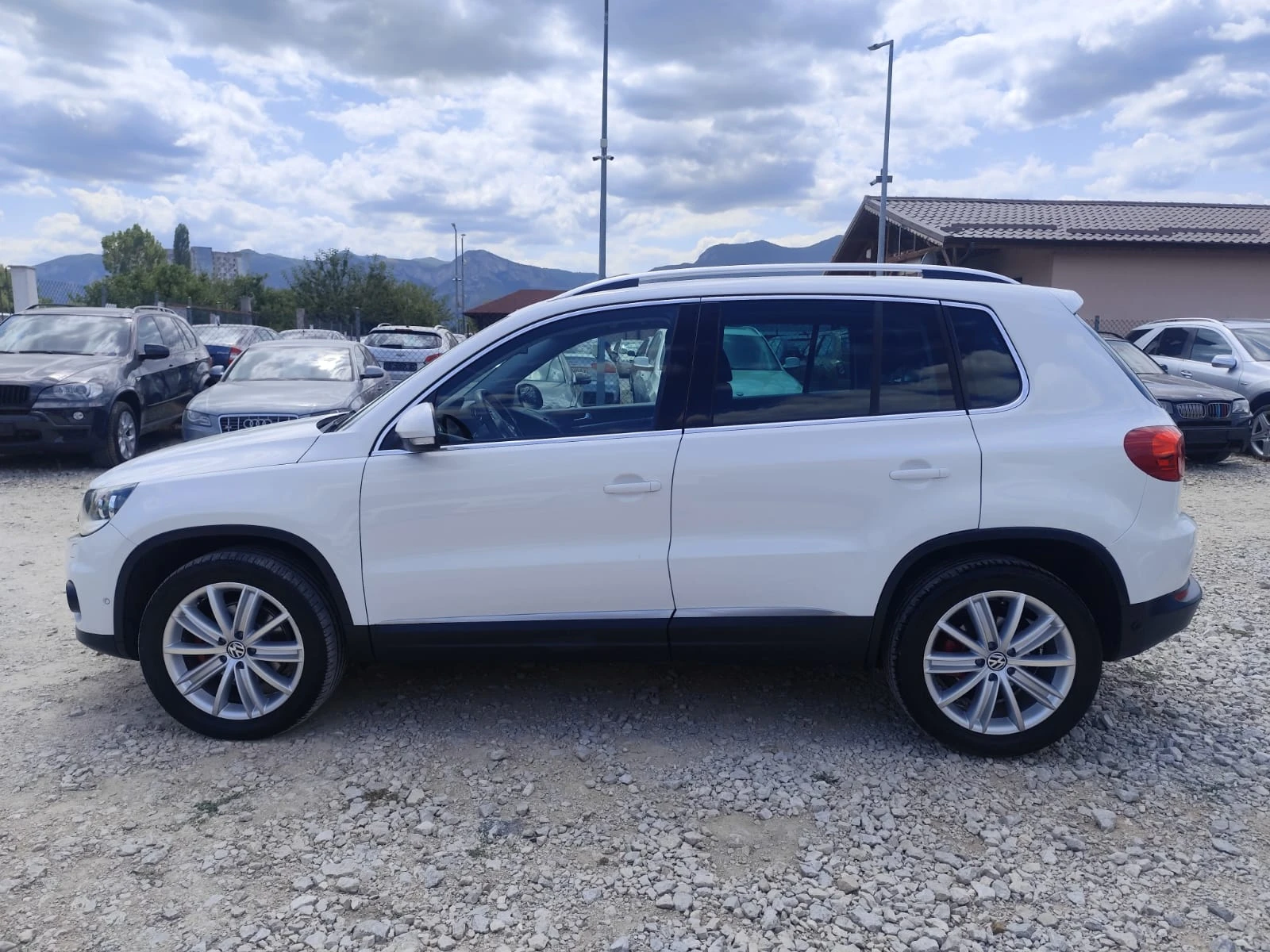 VW Tiguan 2.0 дизел 4х4, снимка 9 - Автомобили и джипове - 55706833