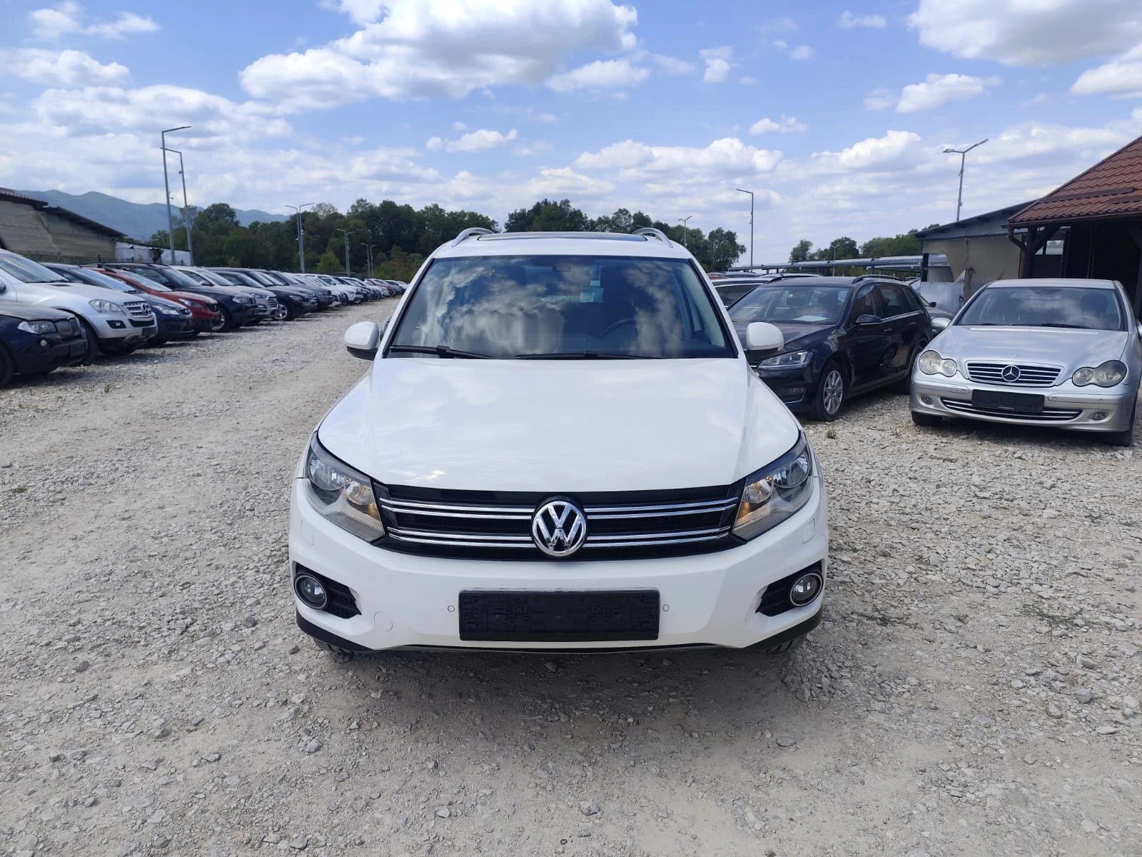 VW Tiguan 2.0 дизел 4х4, снимка 2 - Автомобили и джипове - 55706833
