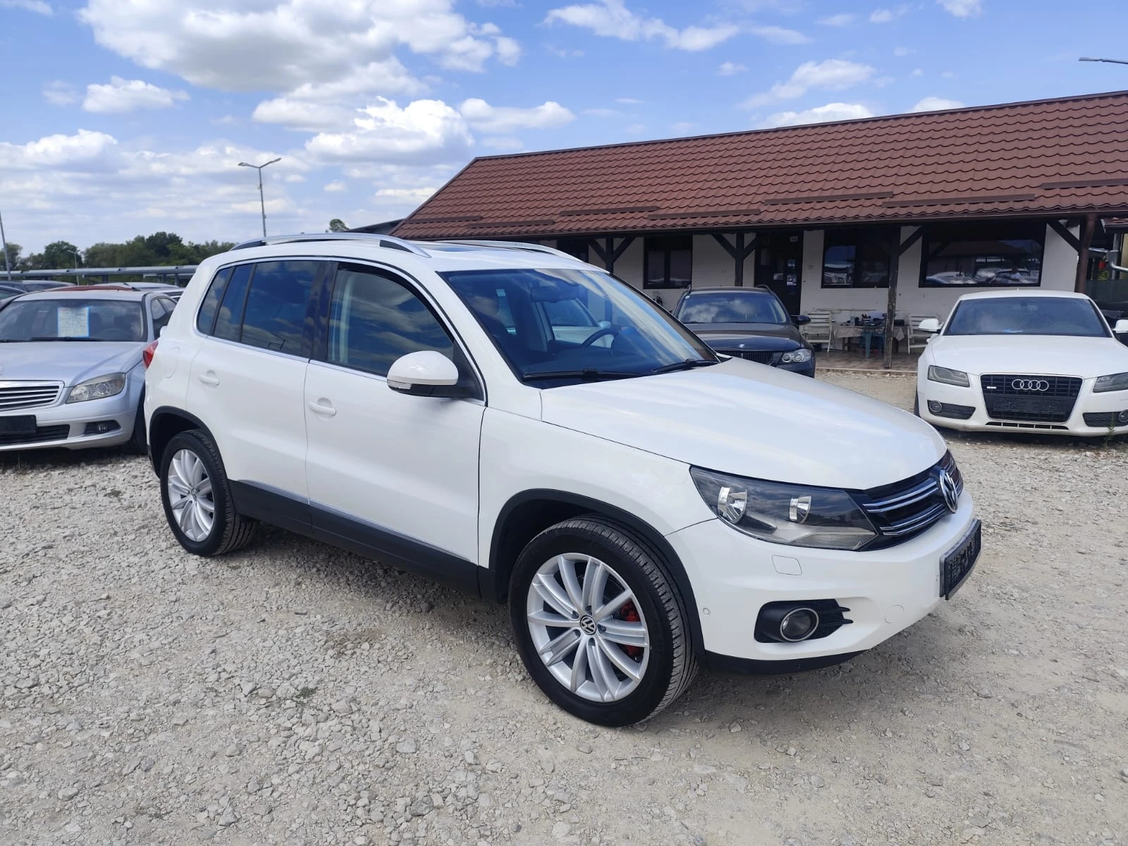 VW Tiguan 2.0 дизел 4х4, снимка 3 - Автомобили и джипове - 55706833