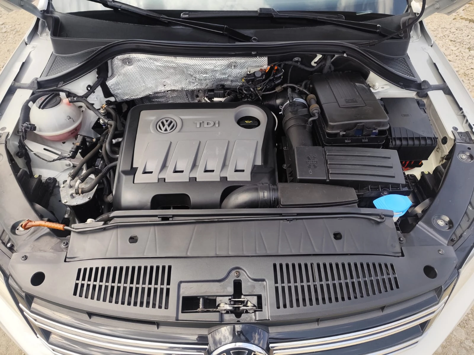 VW Tiguan 2.0 дизел 4х4, снимка 16 - Автомобили и джипове - 55706833