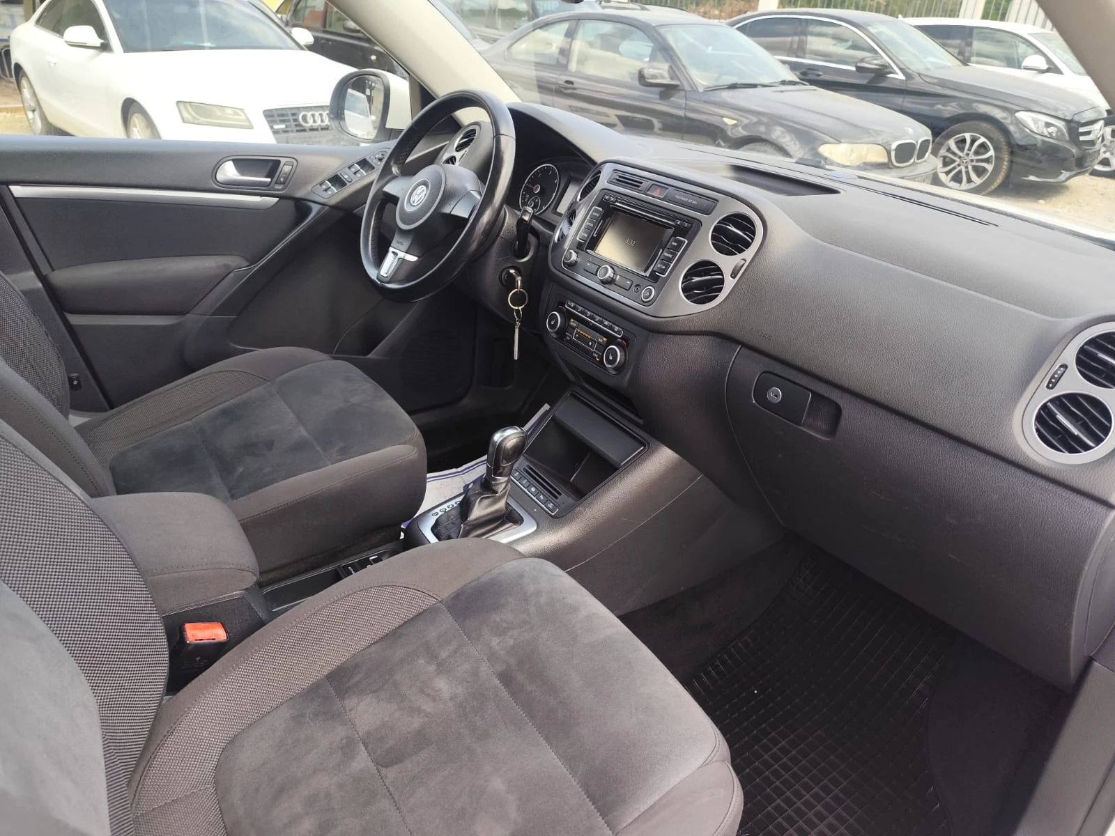 VW Tiguan 2.0 дизел 4х4, снимка 12 - Автомобили и джипове - 55706833