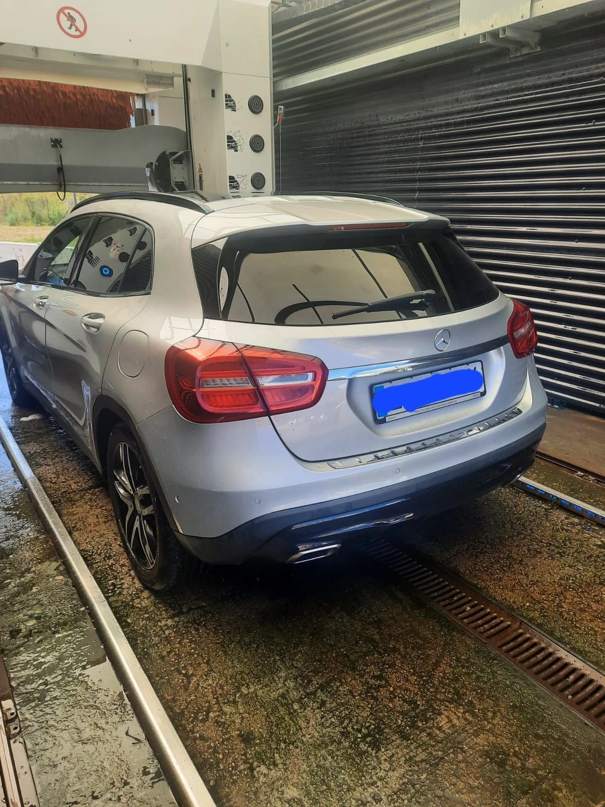 Mercedes-Benz GLA 200 AMG Line, снимка 8 - Автомобили и джипове - 55783773
