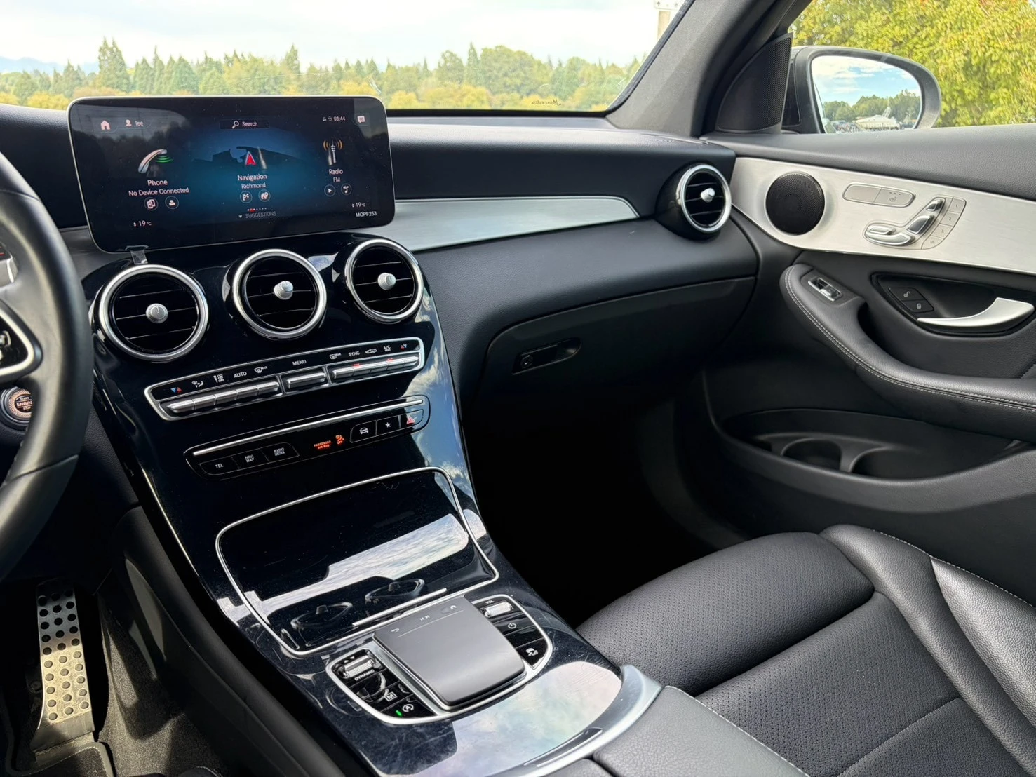 Mercedes-Benz GLC 300 / Carfax / Camera / Автокредит / , снимка 14 - Автомобили и джипове - 55986668