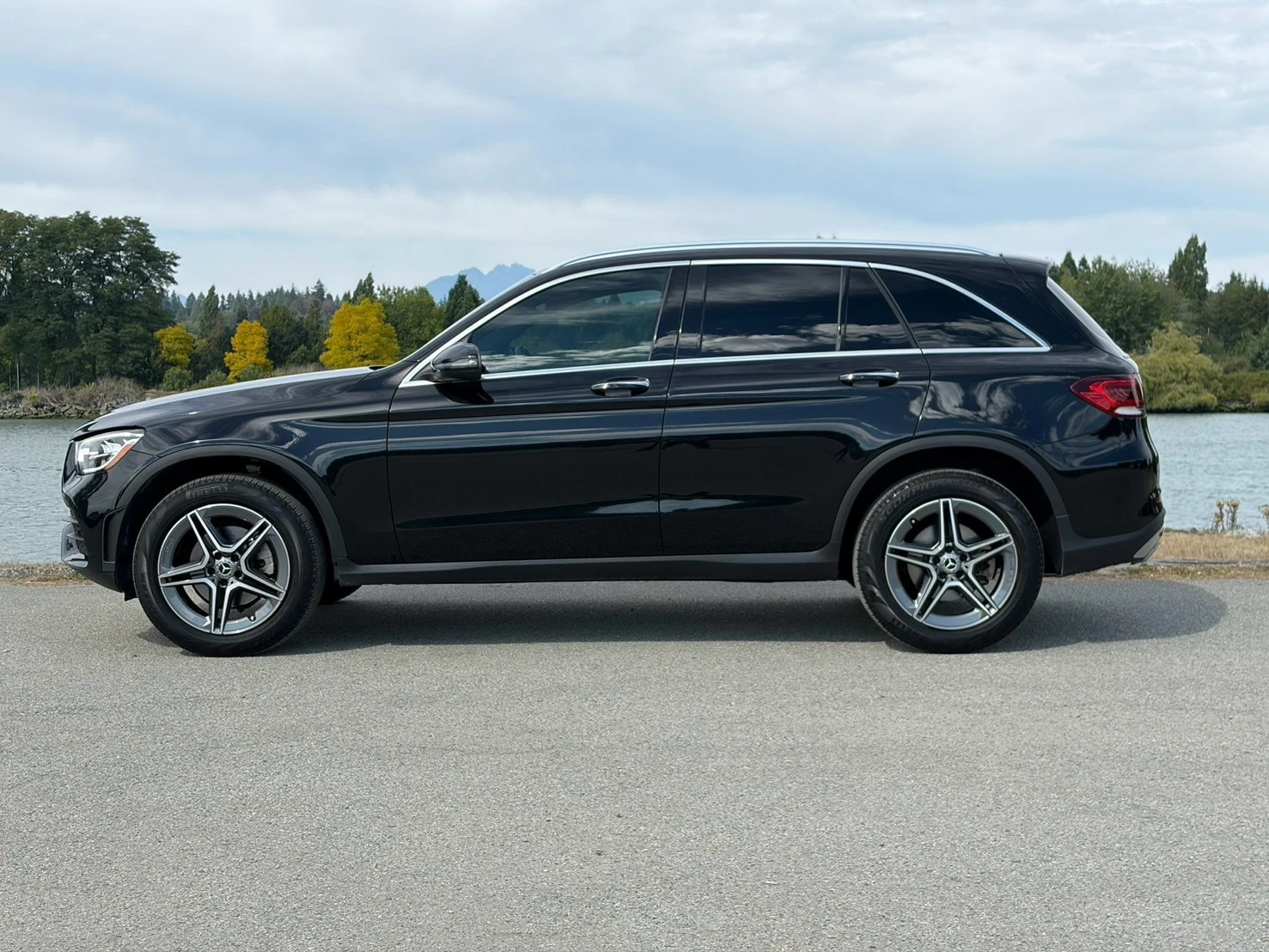Mercedes-Benz GLC 300 / Carfax / Camera / Автокредит / , снимка 2 - Автомобили и джипове - 55986668