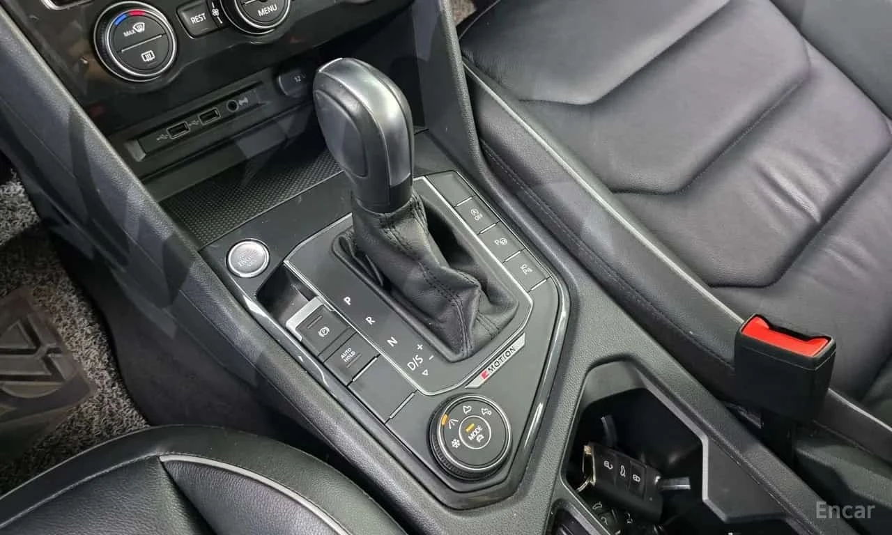 VW Tiguan * 2.0 TDI 4Motion Prestige * 360 * Обдухване * HUD, снимка 11 - Автомобили и джипове - 56310800