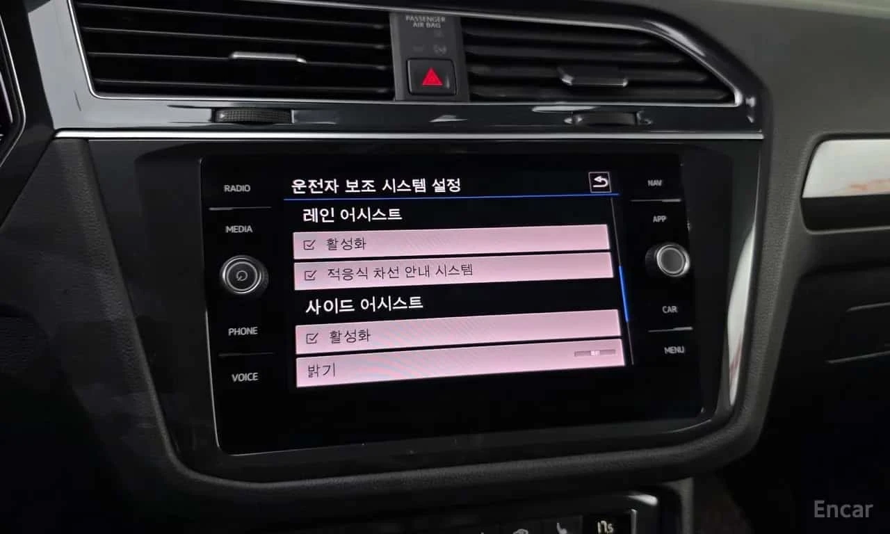 VW Tiguan * 2.0 TDI 4Motion Prestige * 360 * Обдухване * HUD, снимка 15 - Автомобили и джипове - 56310800