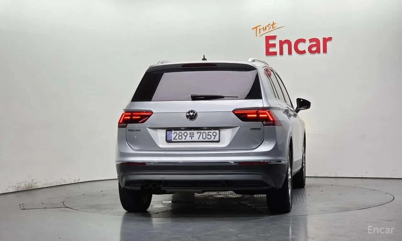 VW Tiguan * 2.0 TDI 4Motion Prestige * 360 * Обдухване * HUD, снимка 4 - Автомобили и джипове - 56310800