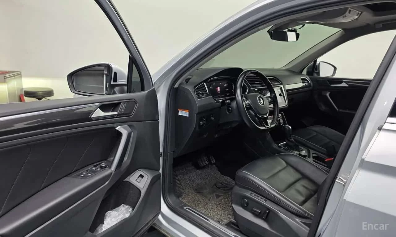 VW Tiguan * 2.0 TDI 4Motion Prestige * 360 * Обдухване * HUD, снимка 6 - Автомобили и джипове - 56310800
