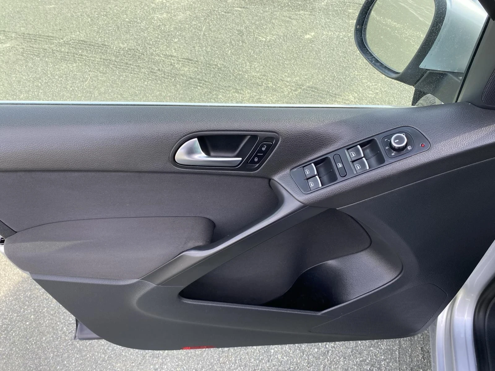 VW Tiguan ХАЙ ЛАЙН, снимка 7 - Автомобили и джипове - 56522384