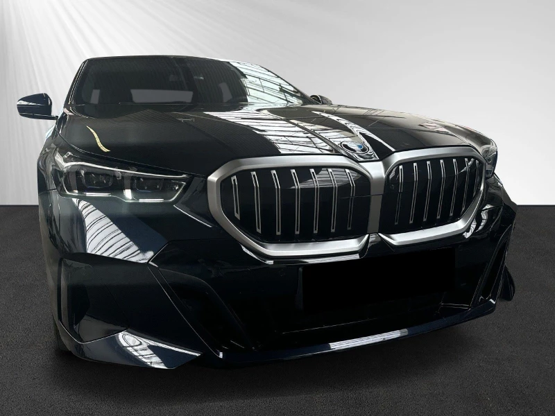 BMW 520 i = M-Sport= Гаранция, снимка 1 - Автомобили и джипове - 47580342