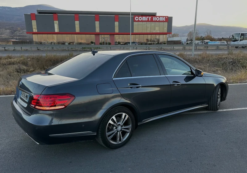 Mercedes-Benz E 220 Avantgarde , снимка 4 - Автомобили и джипове - 48136639