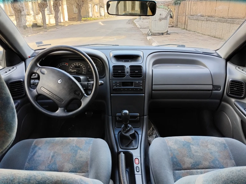 Renault Laguna, снимка 4 - Автомобили и джипове - 48709372