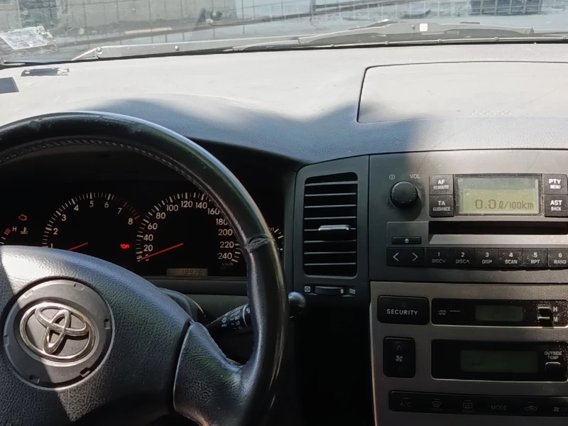 Toyota Corolla verso, снимка 12 - Автомобили и джипове - 52770412