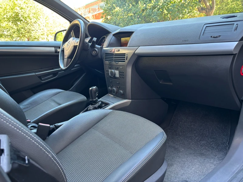 Opel Astra, снимка 9 - Автомобили и джипове - 52347975