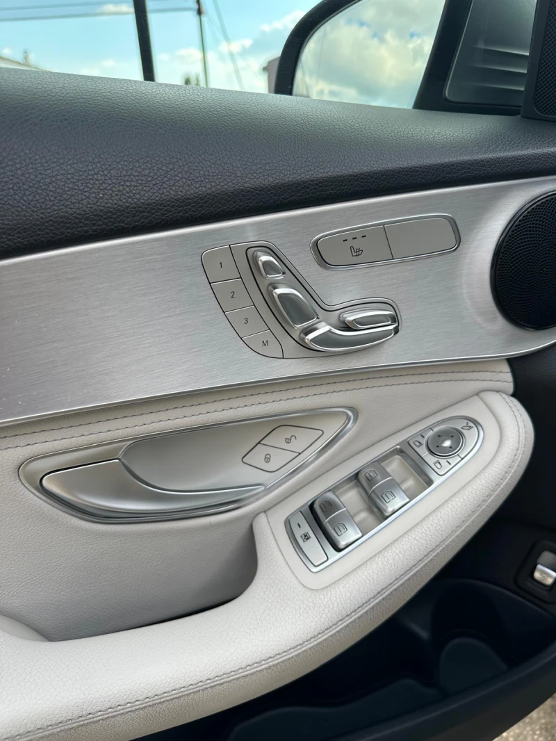 Mercedes-Benz C 400 4-Matic, снимка 11 - Автомобили и джипове - 52042526