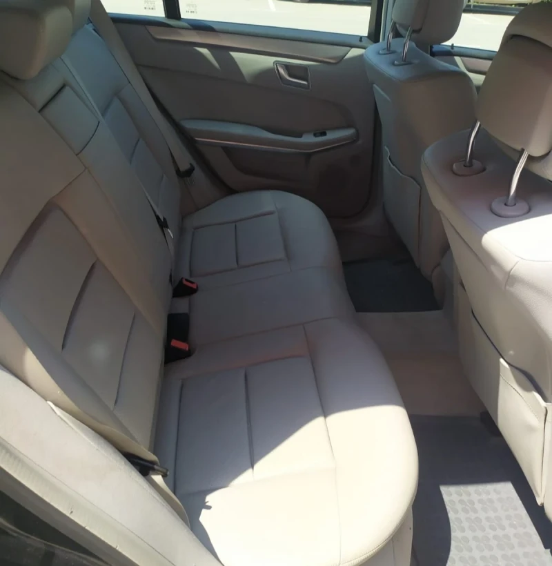 Mercedes-Benz E 250 4x4 4MATIC , снимка 7 - Автомобили и джипове - 52123662