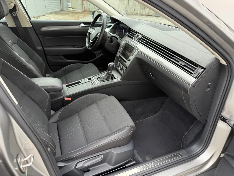 VW Alltrack 2.0TDI DIGITAL, PANORAMA, KAM360, HEAD UP., снимка 16 - Автомобили и джипове - 52394922