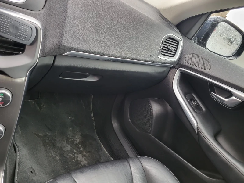 Volvo V40, снимка 10 - Автомобили и джипове - 53458216