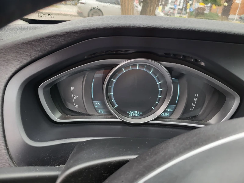 Volvo V40, снимка 11 - Автомобили и джипове - 53458216