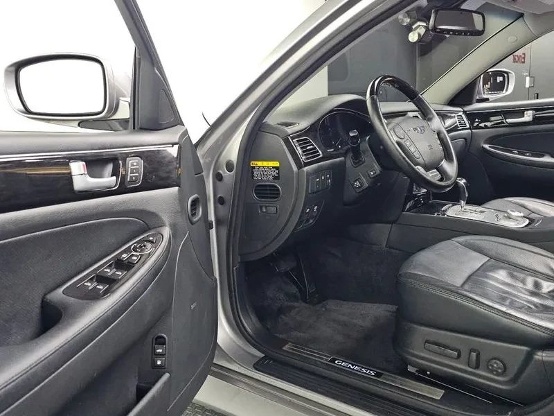Hyundai Genesis 3.3, снимка 10 - Автомобили и джипове - 54618155