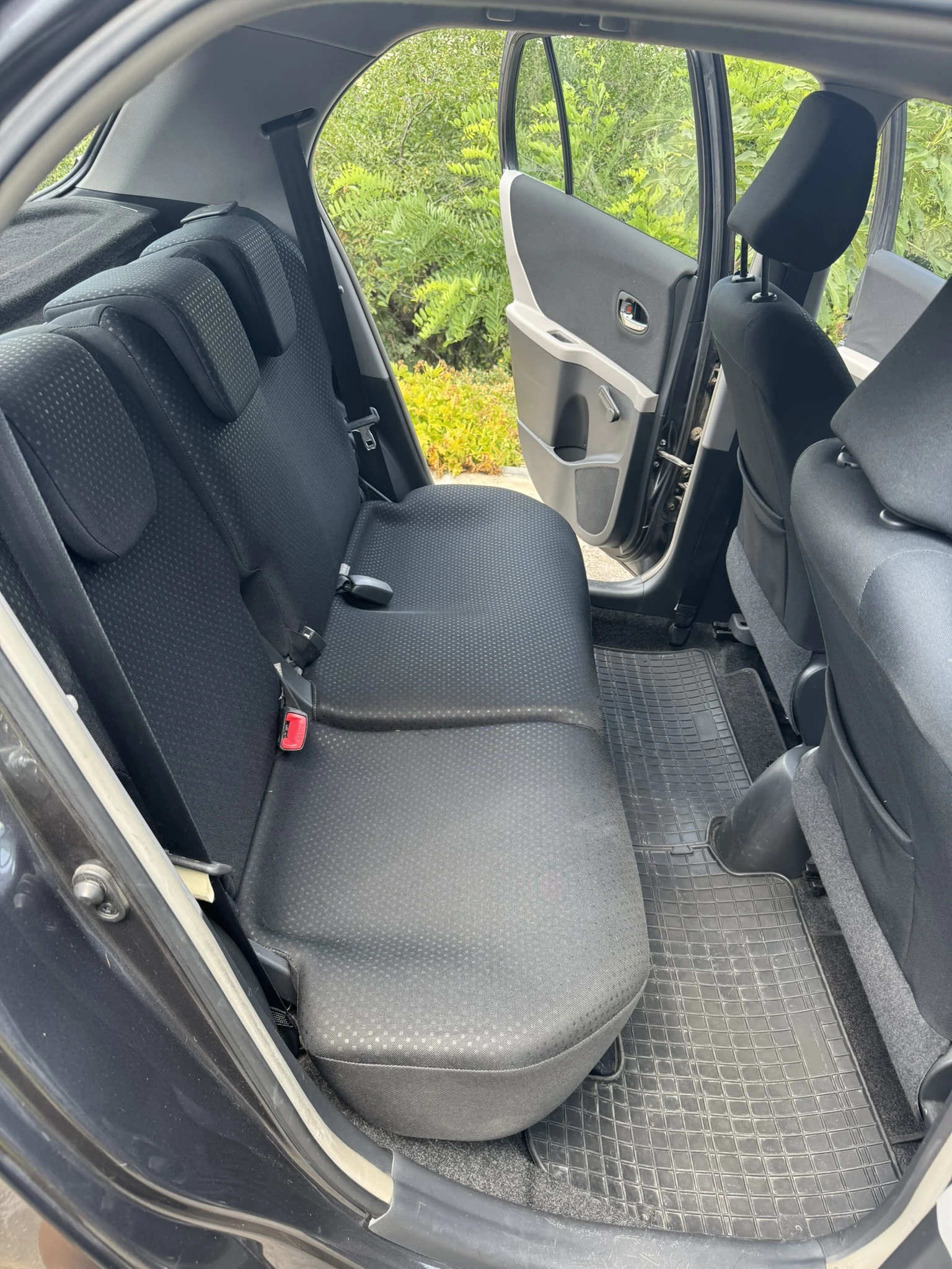 Toyota Yaris  - изображение 7