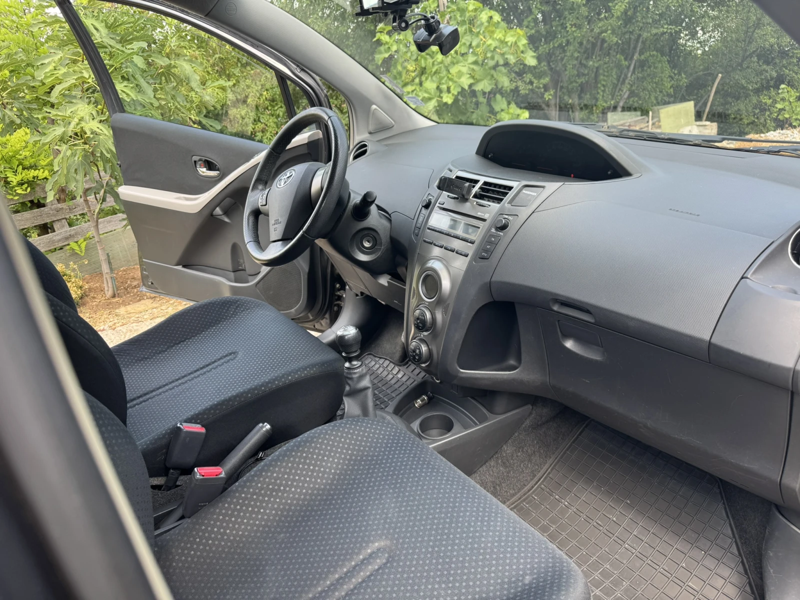 Toyota Yaris  - изображение 6