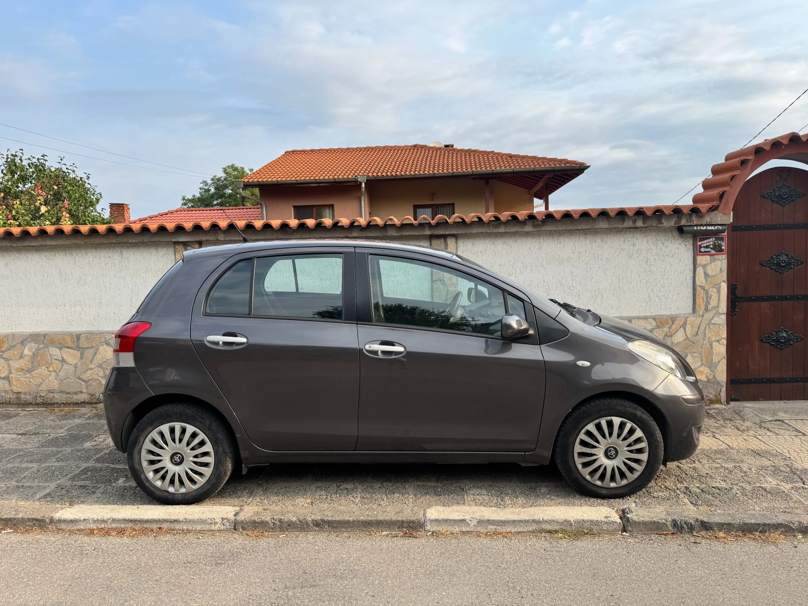 Toyota Yaris  - изображение 2