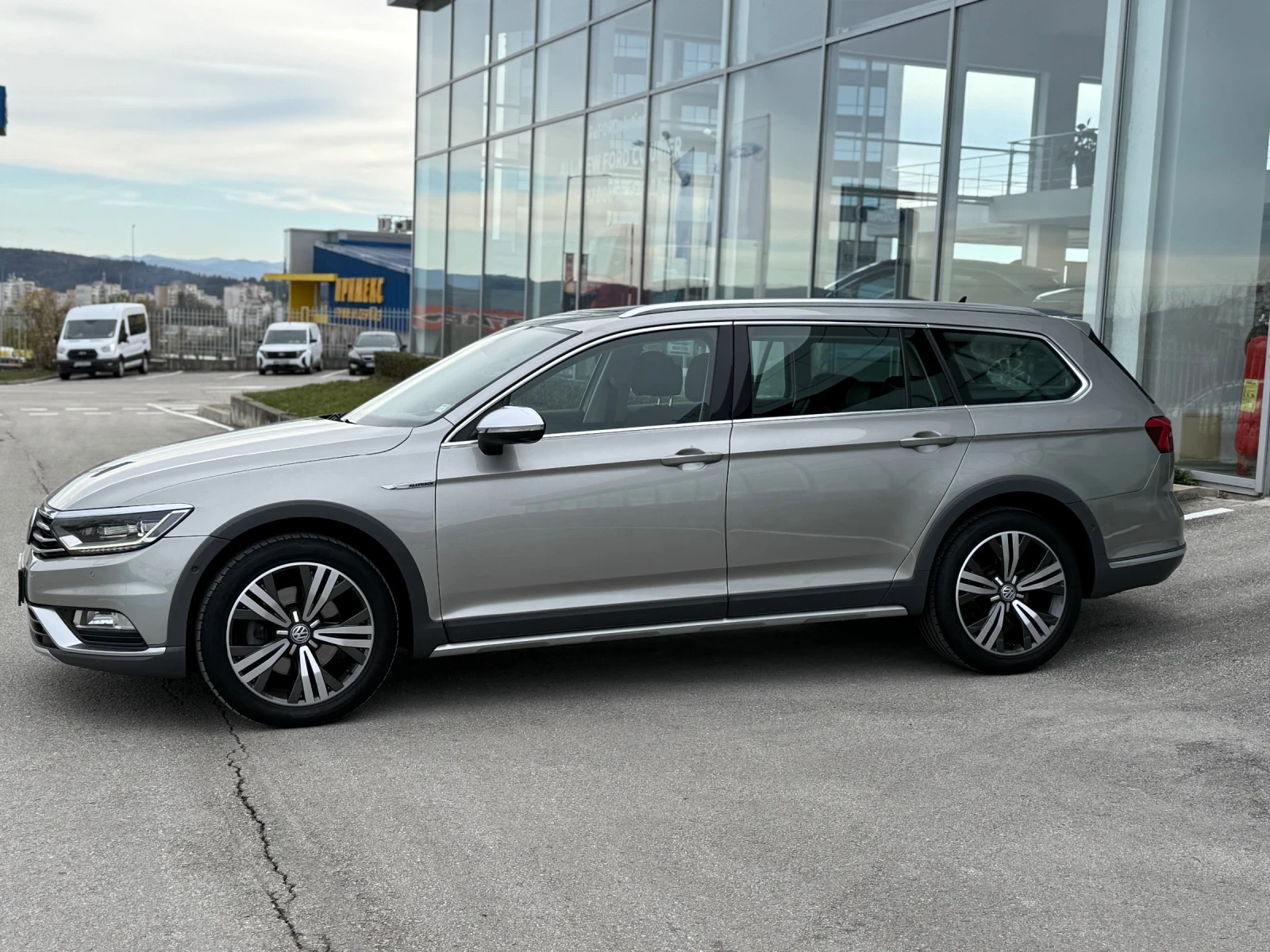 VW Alltrack 2.0TDI DIGITAL, PANORAMA, KAM360, HEAD UP. | Mobile.bg   5