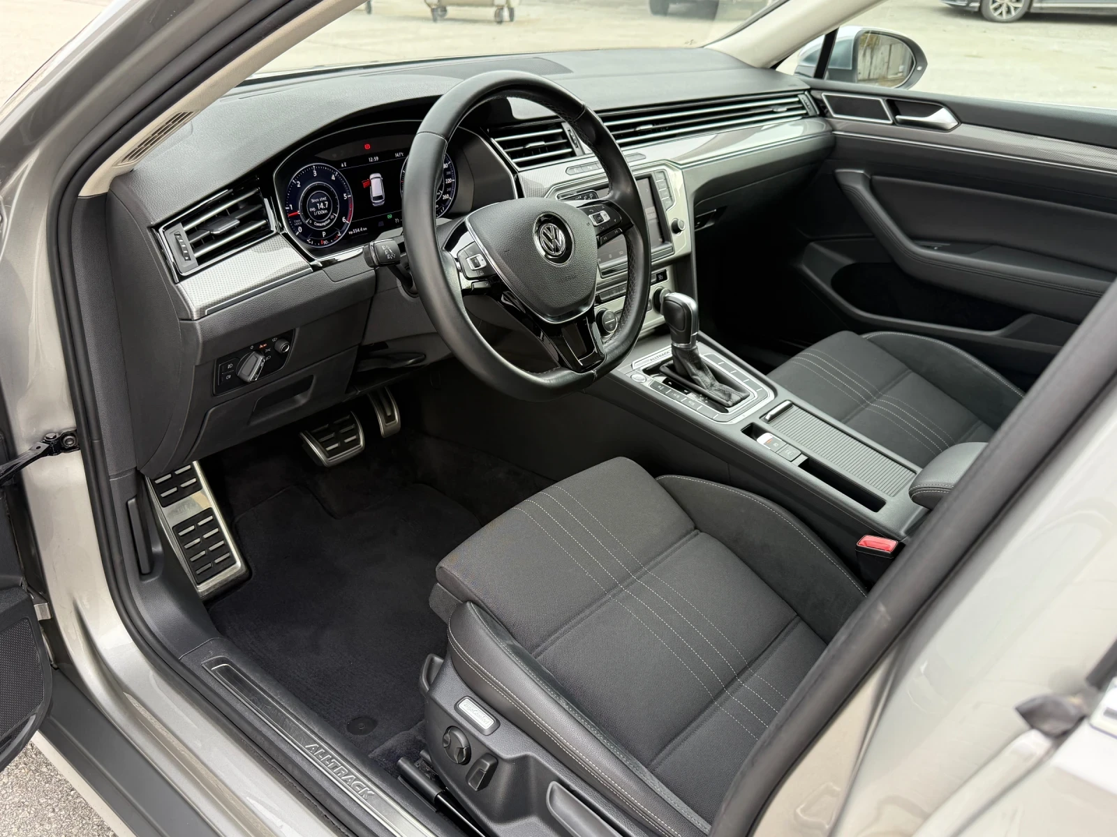 VW Alltrack 2.0TDI DIGITAL, PANORAMA, KAM360, HEAD UP. | Mobile.bg   14